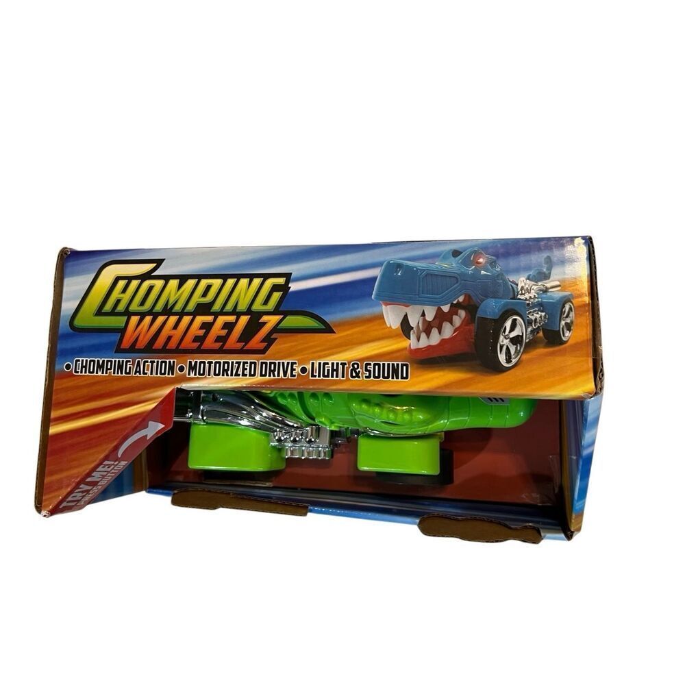 CHOMPING WHEELZ Battery operated Motorized Drive Chomping Action Gator Toy